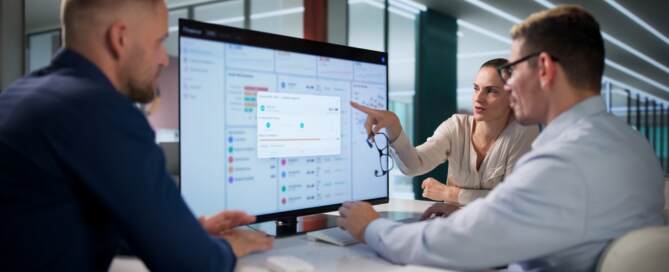 Team Of Financial Analysts Reviews Cloud-based Invoice Data Together